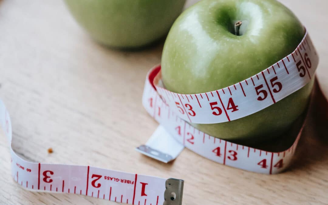 15 Simple Tips To Follow To Lose Weight, According to Dietitians